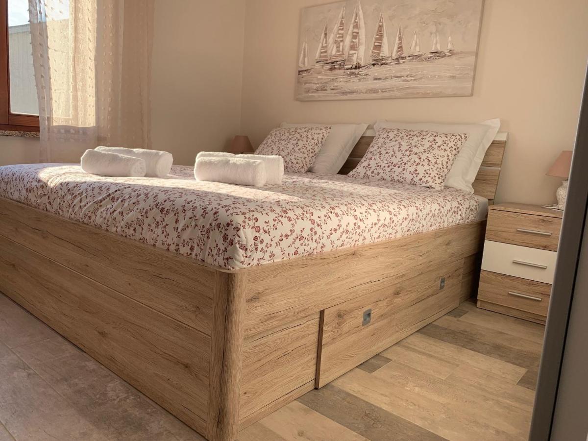 Family Friendly Apartments With A Swimming Pool Povljana, Pag - 244 Екстериор снимка