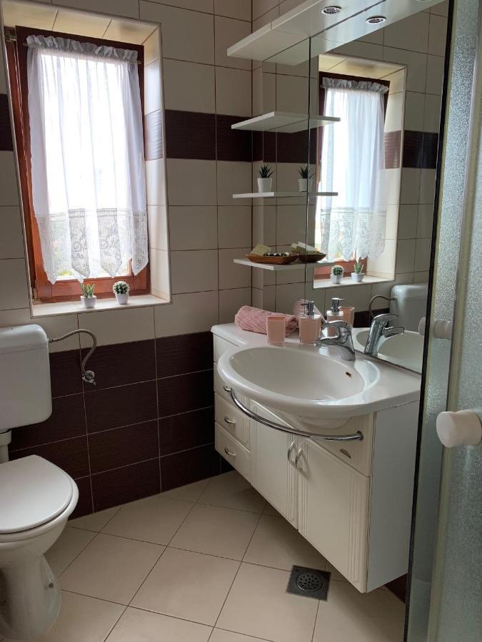 Family Friendly Apartments With A Swimming Pool Povljana, Pag - 244 Екстериор снимка