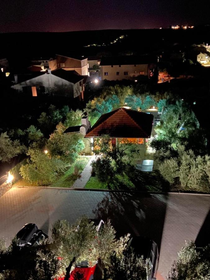 Family Friendly Apartments With A Swimming Pool Povljana, Pag - 244 Екстериор снимка