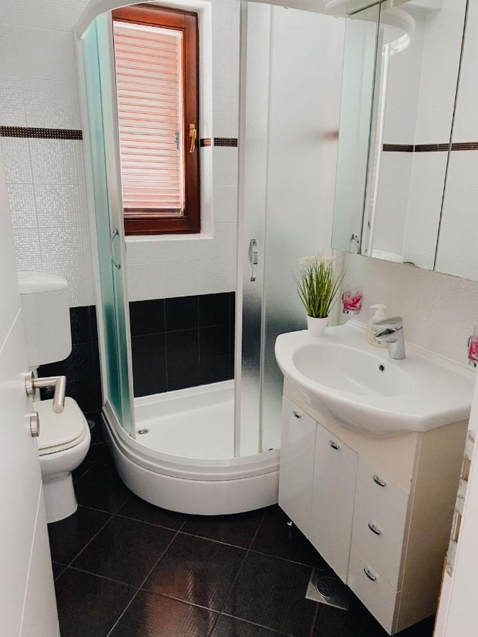 Family Friendly Apartments With A Swimming Pool Povljana, Pag - 244 Екстериор снимка