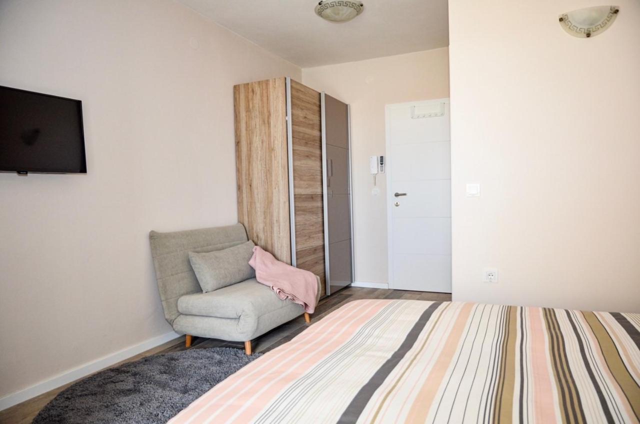 Family Friendly Apartments With A Swimming Pool Povljana, Pag - 244 Стая снимка