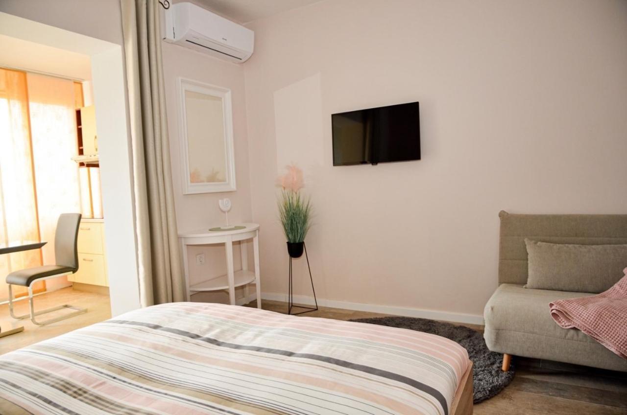 Family Friendly Apartments With A Swimming Pool Povljana, Pag - 244 Стая снимка