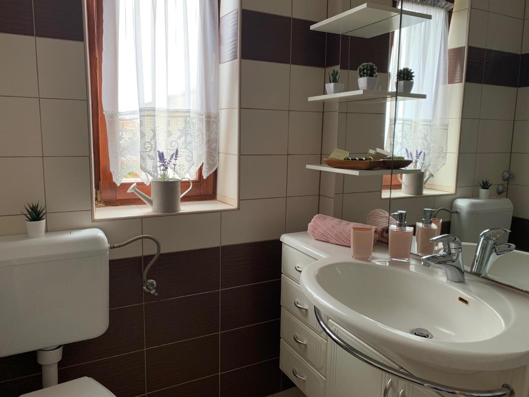 Family Friendly Apartments With A Swimming Pool Povljana, Pag - 244 Стая снимка