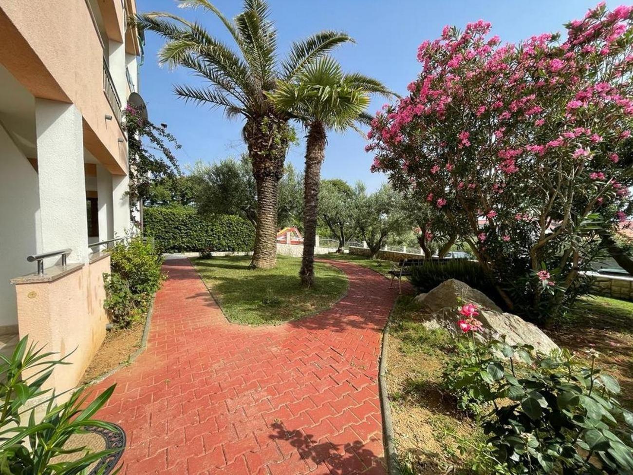 Family Friendly Apartments With A Swimming Pool Povljana, Pag - 244 Екстериор снимка
